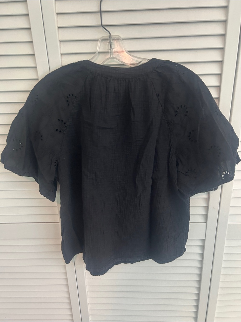 Wonderly Black Eyelet Puff-Sleeve Blouse - Picture 4 of 4